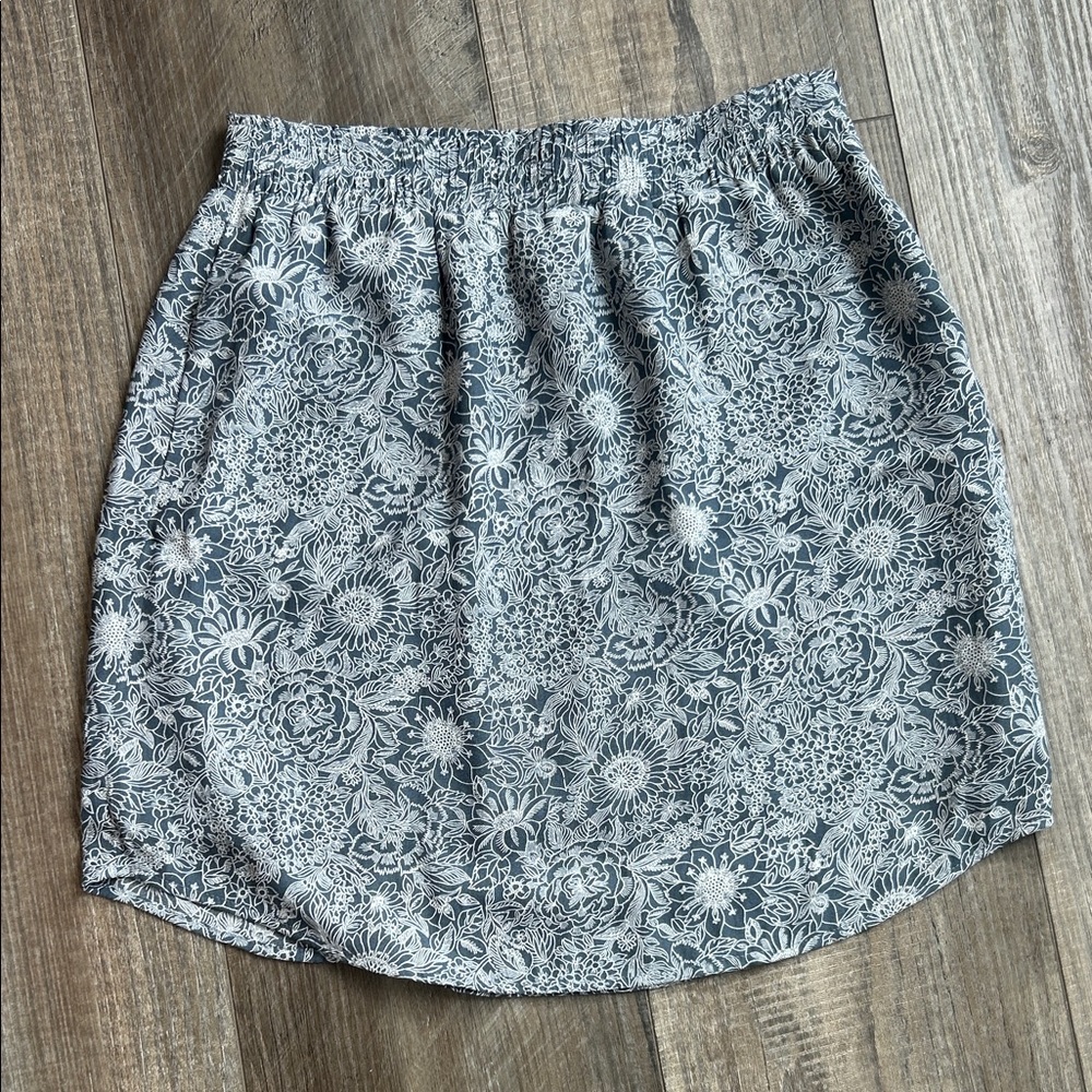 LOFT Floral Patterned Mini Skirt in Gray